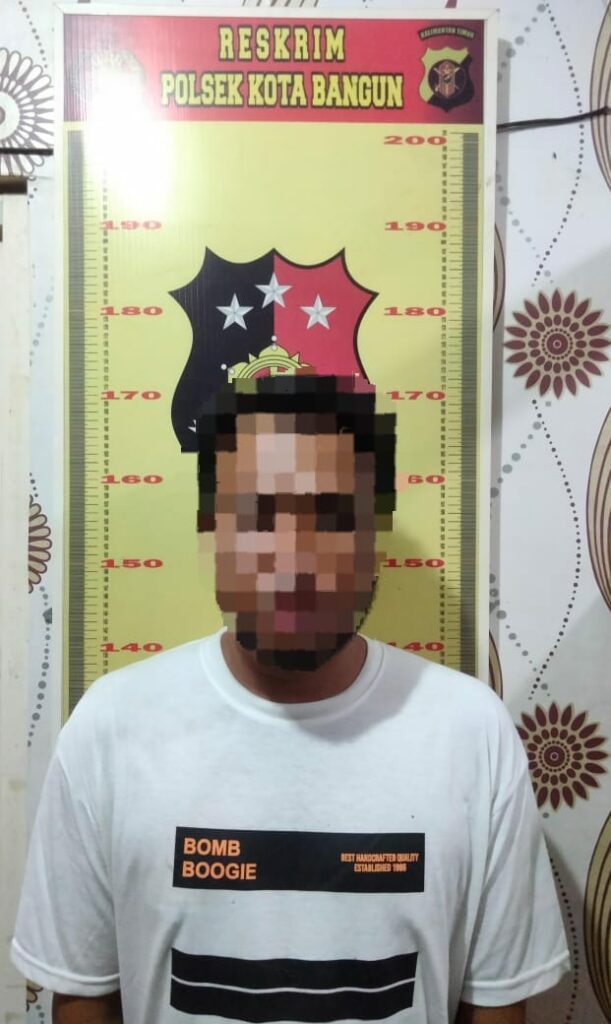 Pesta Sabu Terganggu: Polsek Kota Bangun Amankan Pemuda dengan 8 Poket Narkoba WhatsApp Image 2024 07 09 at 11.51.20