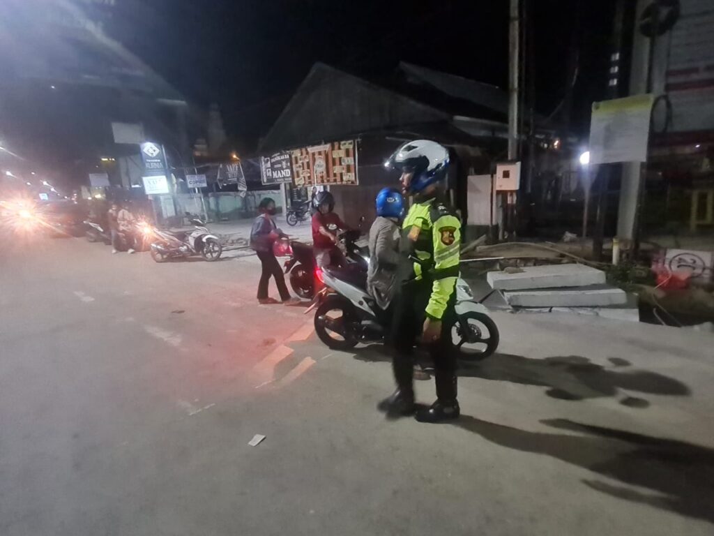 Patroli Malam Unit Turjawali Polres Berau: Upaya Tertib Lalu Lintas di Tanjung Redeb WhatsApp Image 2024 07 10 at 09.35.47