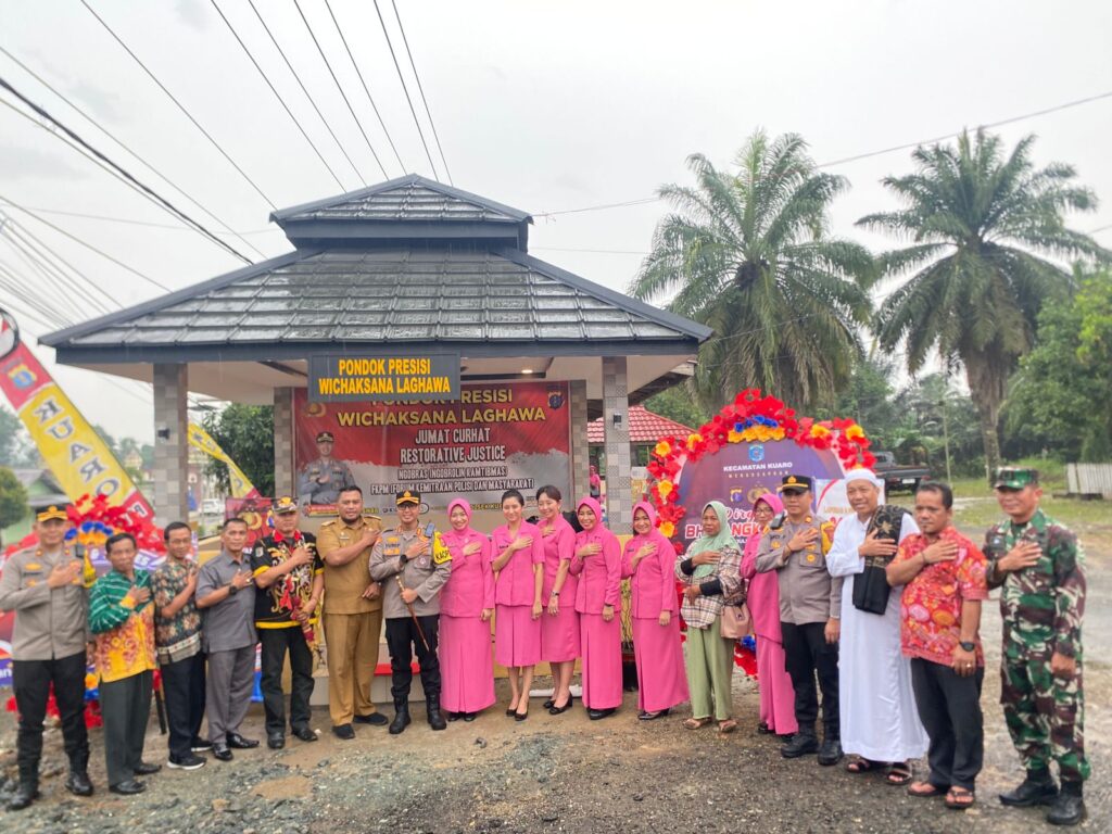 Kapolres Paser Resmikan UMKM Presisi dan Pondok Presisi Wichaksana Laghawa di Polsek Kuaro WhatsApp Image 2024 07 10 at 09.39.49