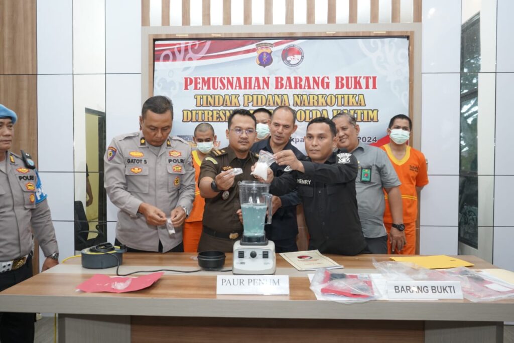 Polda Kaltim Musnahkan Barang Bukti 99,39 Gram Sabu WhatsApp Image 2024 07 18 at 14.08.41