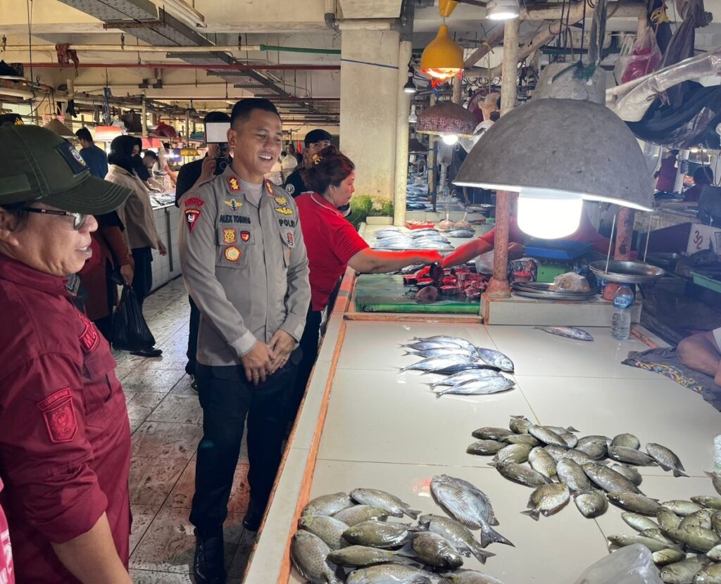 Dekat Dengan Masyarakat, Kapolres Bontang Gelar Bekesah Bersama Pedagang Pasar Rawa Indah WhatsApp Image 2024 07 20 at 10.06.32 19cff609