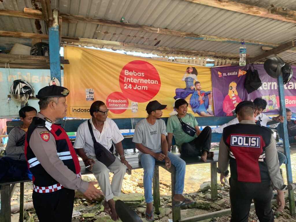 Jelang Pilkada Serentak, Sat Samapta Polres PPU Lakukan Patroli Sambang Kepada Warga Beri Himbauan Kamtibmas WhatsApp Image 2024 07 22 at 11.18.35
