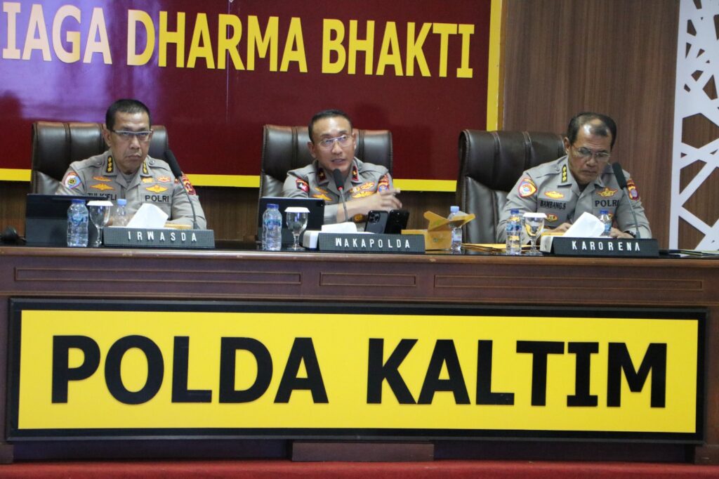Wakapolda Kaltim Pimpin Rapat Evaluasi Situasi Kamtibmas Terkini di Polda Kaltim WhatsApp Image 2024 07 23 at 12.29.52 0272eeef