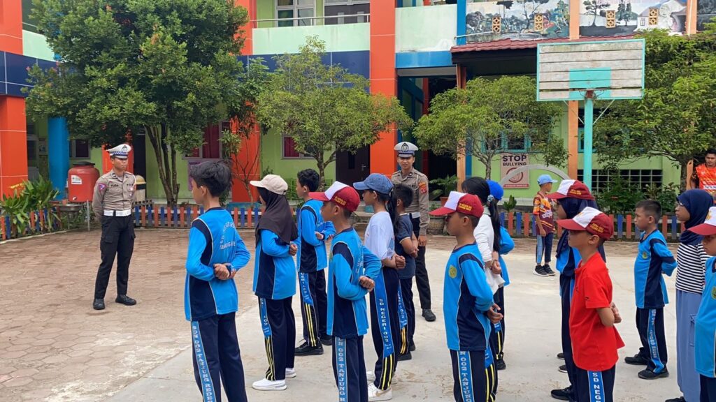 Unit Kamsel Satlantas Gelar Pembinaan Pocil di SDN 002 Tanjung Redeb WhatsApp Image 2024 07 25 at 09.07.54