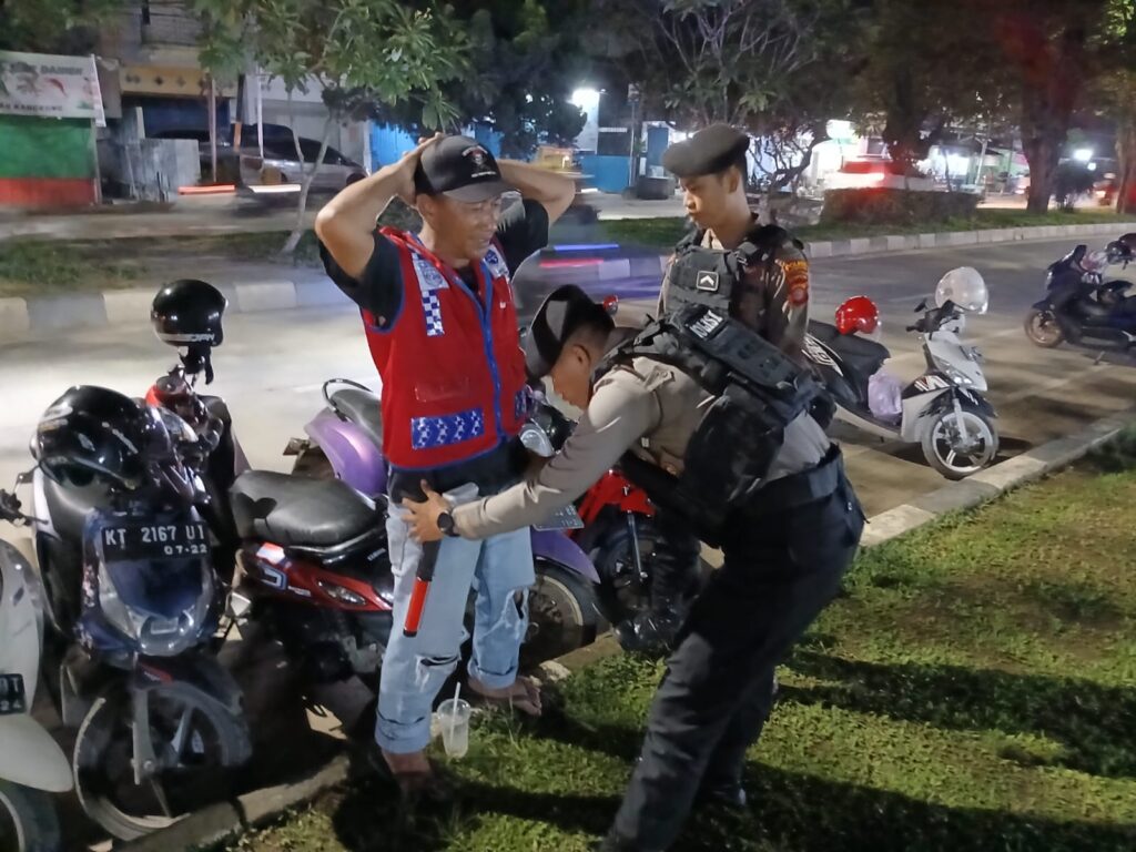 Tingkatkan Kamtibmas, Samapta Polres Kukar Lakukan Patroli Antisipasi Premanisme WhatsApp Image 2024 07 26 at 09.15.41 e4f541ec