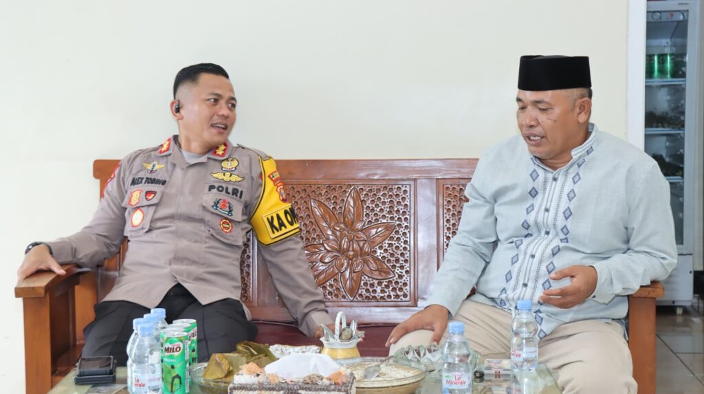 Silaturahmi Kapolres Bontang dengan Paguyupan Madura Kec. Muara Badak WhatsApp Image 2024 07 28 at 11.10.25 df595d42