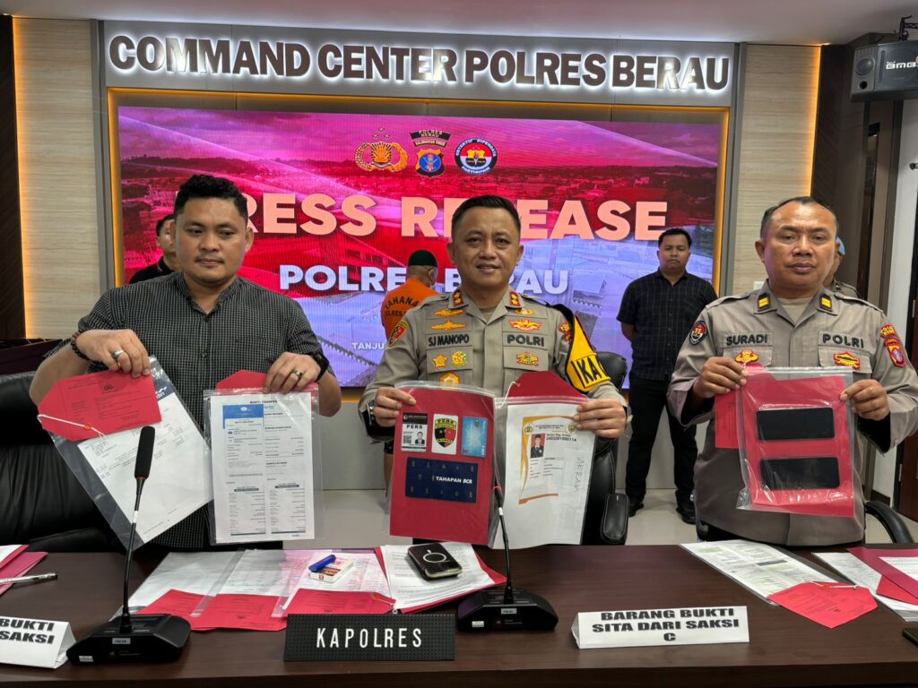 Ungkas Kasus Penipuan Penerimaan Polri, Polres Berau Gelar Press Release WhatsApp Image 2024 07 29 at 14.37.14