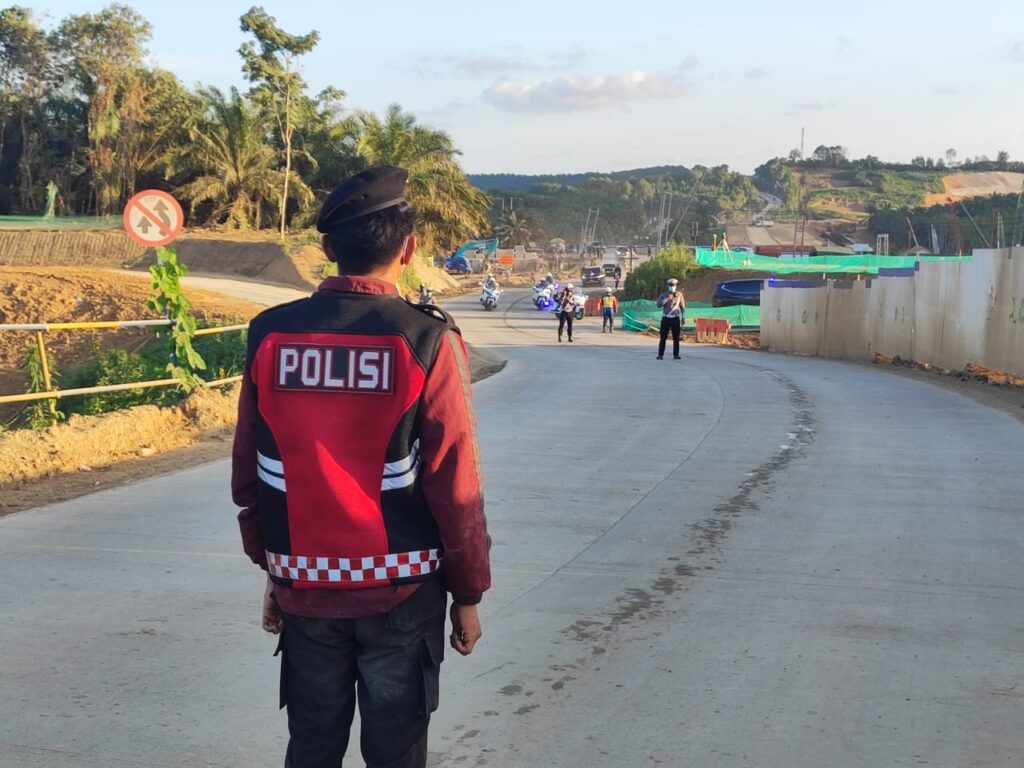 Kunjungan Kerja Presiden Jokowi Di IKN, Satgas Ops.Nusantara Mahakam Lakukan Pengaturan Lalu Lintas Guna Ciptakan Kamseltibcarlantas WhatsApp Image 2024 07 29 at 16.18.12