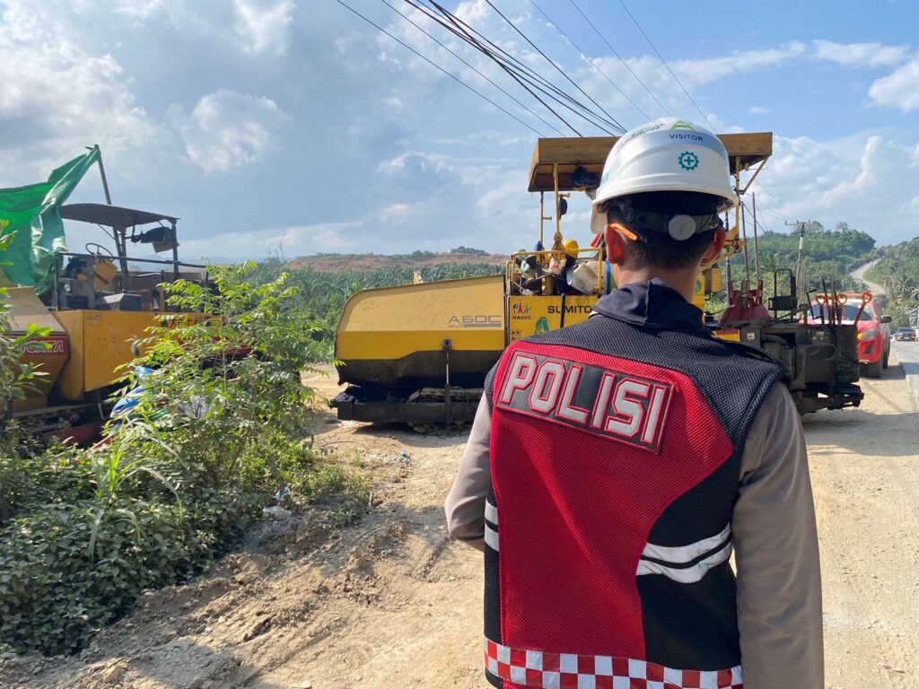 Intensifkan Patroli, Personil Satgas Ops.Nusantara Mahakam Pastikan Situasi Aman Di Kawasan IKN WhatsApp Image 2024 07 30 at 11.00.02
