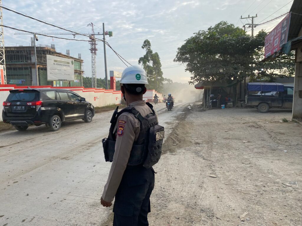 Ciptakan Situasi Aman dan Kondusif, Satgas Ops Nusantara Mahakam Gelar Patroli Kamtibmas Di Sekitar Kawasan Pembangunan IKN WhatsApp Image 2024 07 30 at 16.02.22 8fda634e