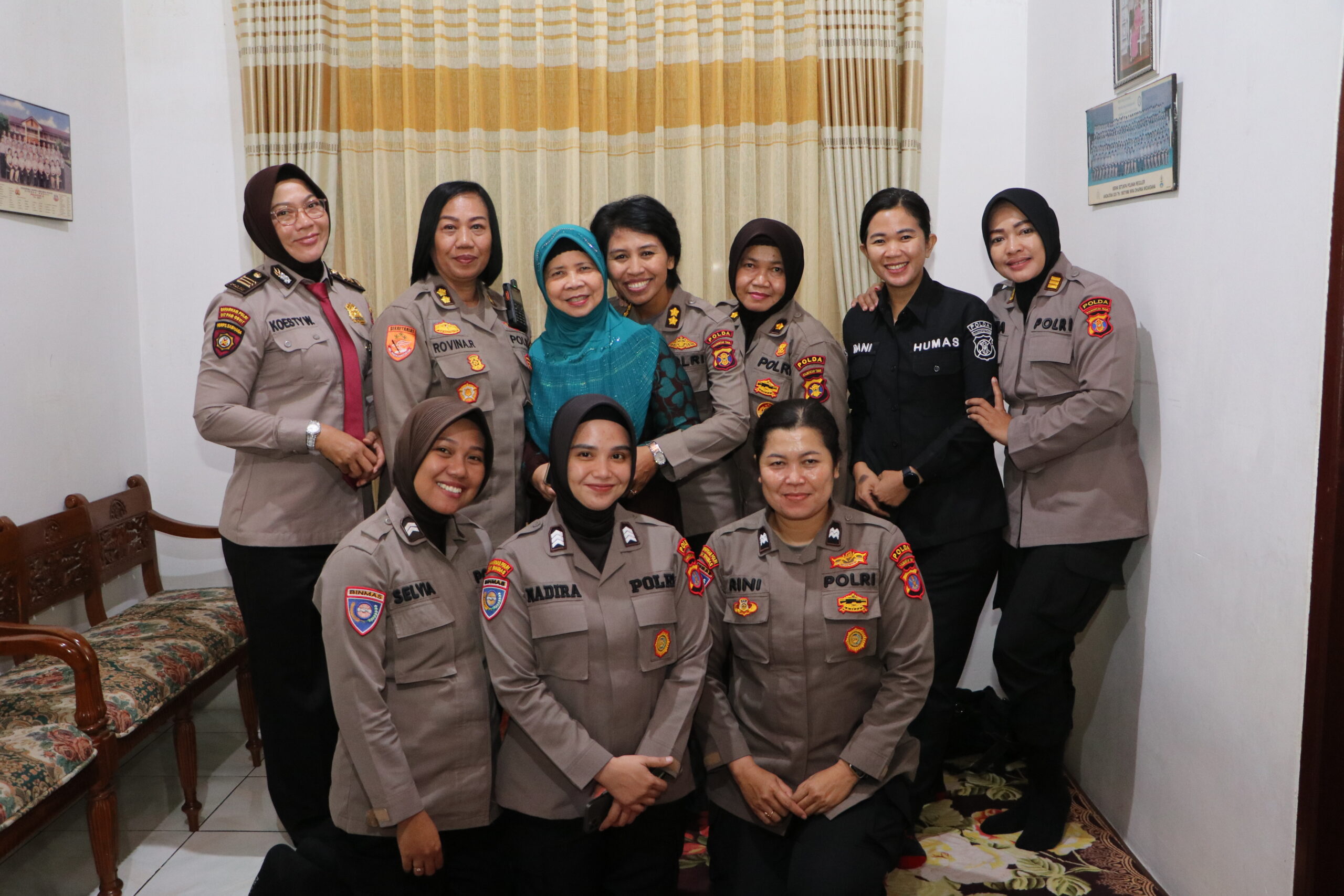 Jalin Silaturahmi, Polwan Polda Kaltim Kunjungi Purnawirawan di HUT ke-76 1 IMG 9373 scaled