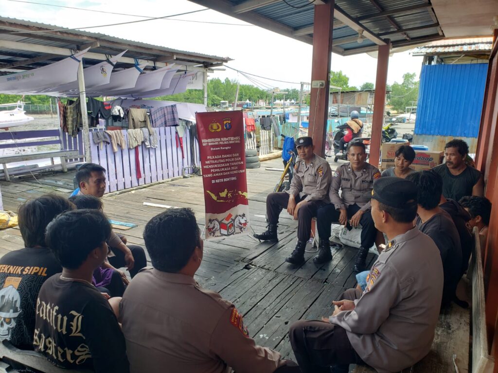 Sambangi Warga, Sat Binmas Polres Bontang Sosialisasikan Pilkada Damai Dan Netralitas Polri WhatsApp Image 2024 08 06 at 10.48.50