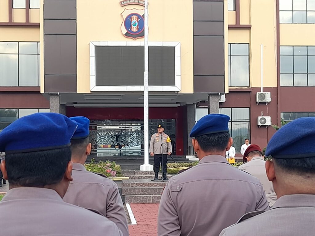 Pimpin Apel Pagi, Kapolres Kukar Sampaikan Apresiasi Kinerja Personel Ungkap Kasus Pembunuhan Di Tenggarong Seberang WhatsApp Image 2024 08 06 at 10.48.52