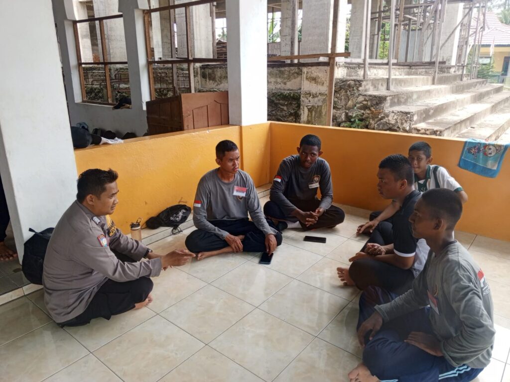 Ajak Warganya Untuk Ikut Jaga Kamtibmas, Bhabinkamtibmas Kel.Rawamakmur Sambangi Wilayah Binaannya WhatsApp Image 2024 08 06 at 10.51.34