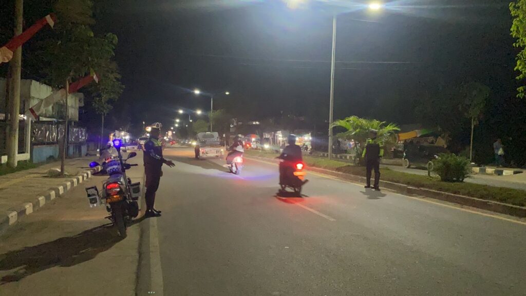 Jaga Kamseltibcar Lantas, Personel Sat Lantas Polres Berau Laksanakan Patroli Blue Light WhatsApp Image 2024 08 08 at 11.01.17 f2f4eacd