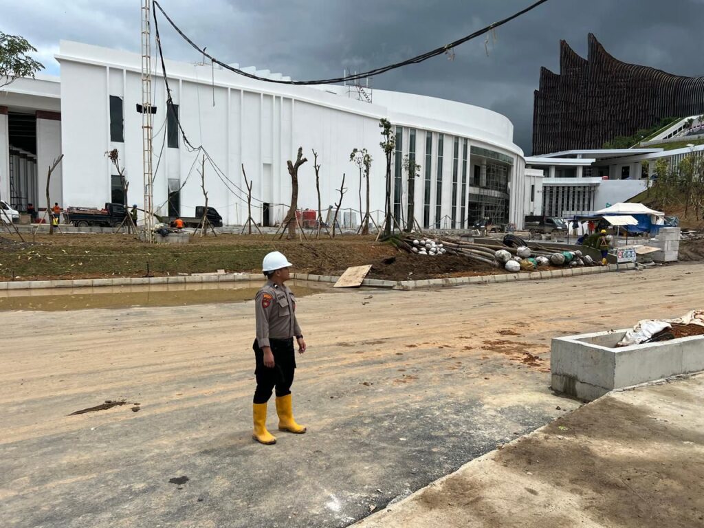 Pastikan Sitkamtibmas Aman Jelang Upacara HUT RI Ke-79 Di IKN, Personil Satgas Ops.Nusantara Mahakam Lakukan Patroli Rutin WhatsApp Image 2024 08 10 at 06.07.52