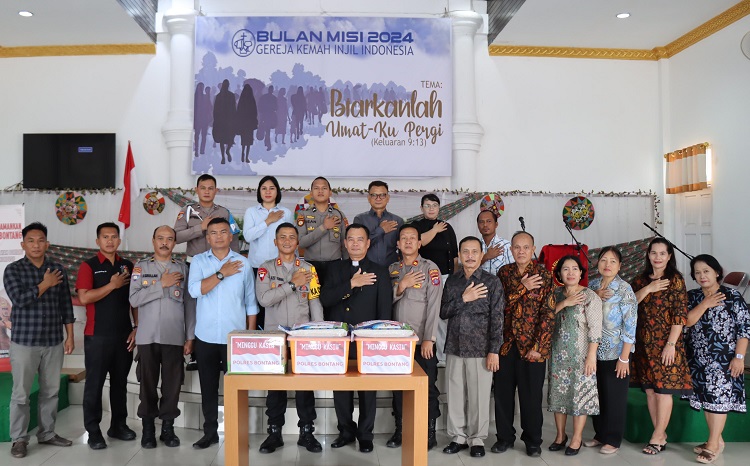 Program Minggu Kasih, Kapolres Bontang Kunjungi Gereja Kemah Injil Indonesia (GKII) Bontang WhatsApp Image 2024 08 11 at 09.28.29