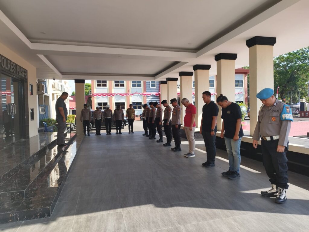 Antisipasi Gangguan Kamtibmas Pada Akhir Pekan, Polres Paser Gelar Apel Pleton Siaga WhatsApp Image 2024 08 18 at 12.40.00