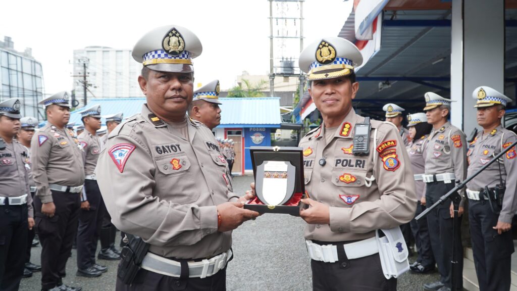 Apel Konsilidasi Pelepasan Personil BKO Wal dari Polda Kalsel dan Kalteng, Dir Lantas Polda Kaltim Berikan Penghargaan WhatsApp Image 2024 08 19 at 19.20.41