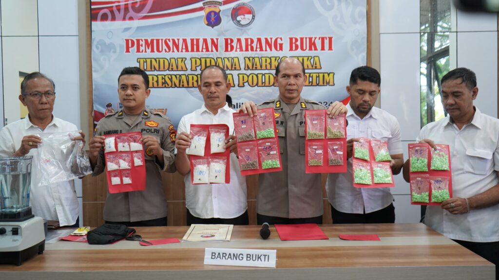 Selamatkan Generasi Muda, Ditresnarkoba Polda Kaltim Musnahkan Sabu dan Ekstasi WhatsApp Image 2024 08 21 at 13.32.49 a7032b4f