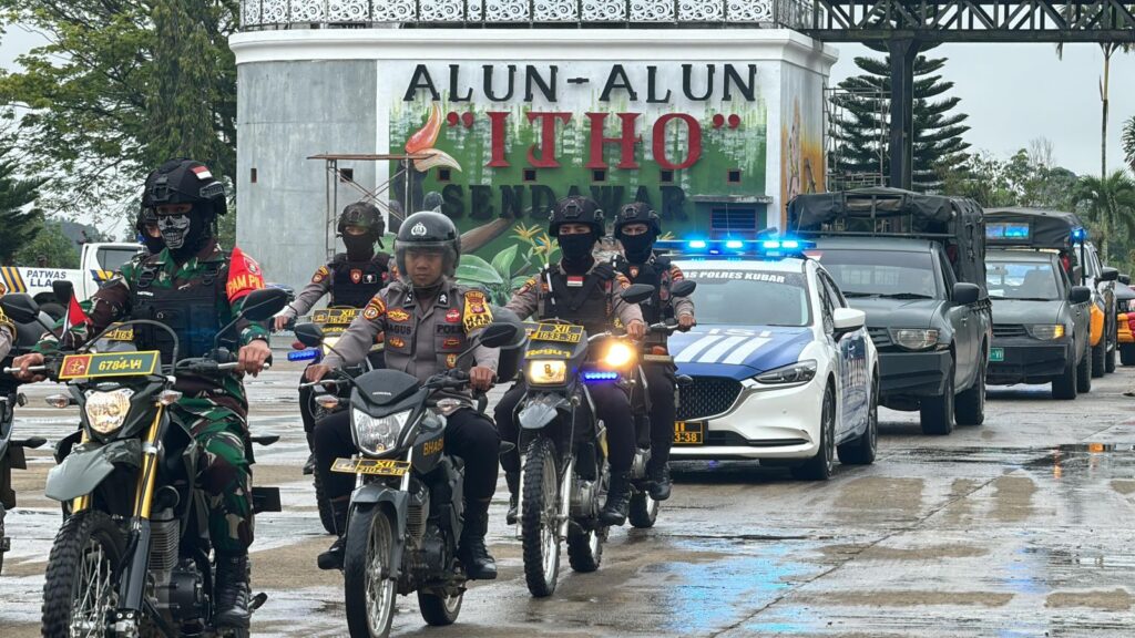 Menjelang Pilkada Serentak 2024, Polres Kubar Gelar Sispamkota Di Alon-Alon ITHO WhatsApp Image 2024 08 23 at 15.55.42
