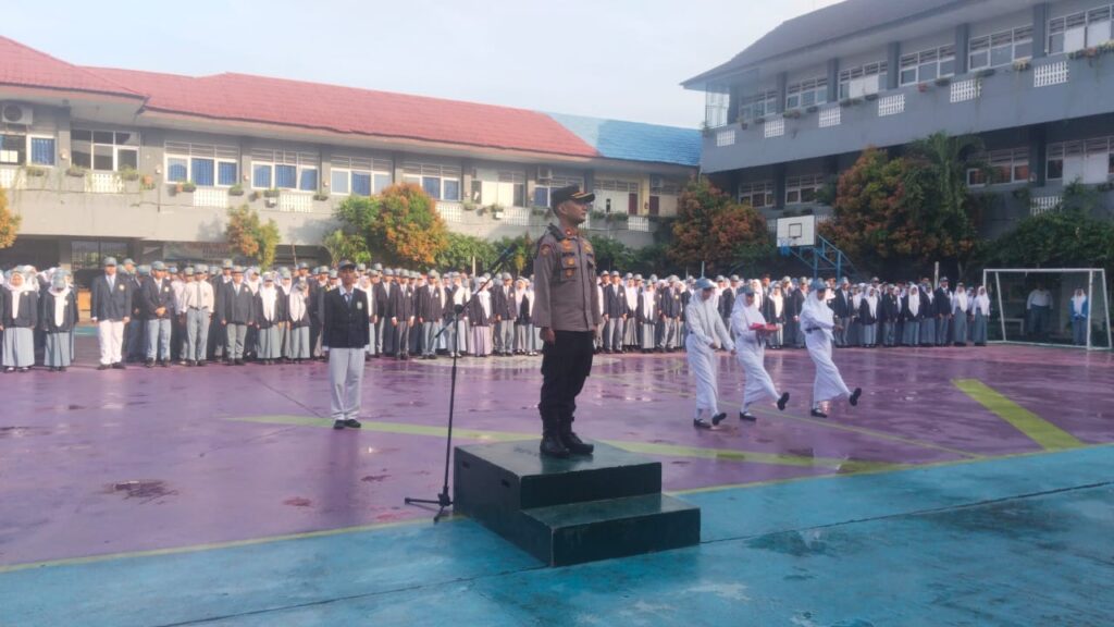 Jadi Irup Di SMKN 4 Samarinda, Kapolsek Samarinda Kota Sampaikan Pesan Kamtibmas Dan Wawasan Kebangsaan WhatsApp Image 2024 08 26 at 10.23.46