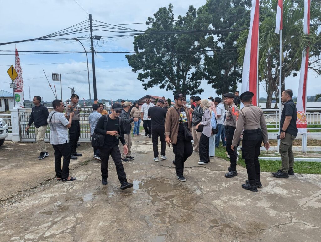 Memasuki Tahapan Pendaftaran Cabup Dan Cawabup Pilkada Serentak 2024, Polres Kukar Lakukan Simulasi Pengamanan WhatsApp Image 2024 08 27 at 11.47.09
