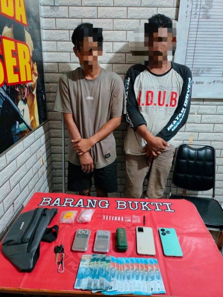 Edarkan Narkotika Jenis Sabu Sabu, 2 Pria Berhasil Diamankan Sat Resnarkoba Polres Paser WhatsApp Image 2024 08 27 at 11.47.11