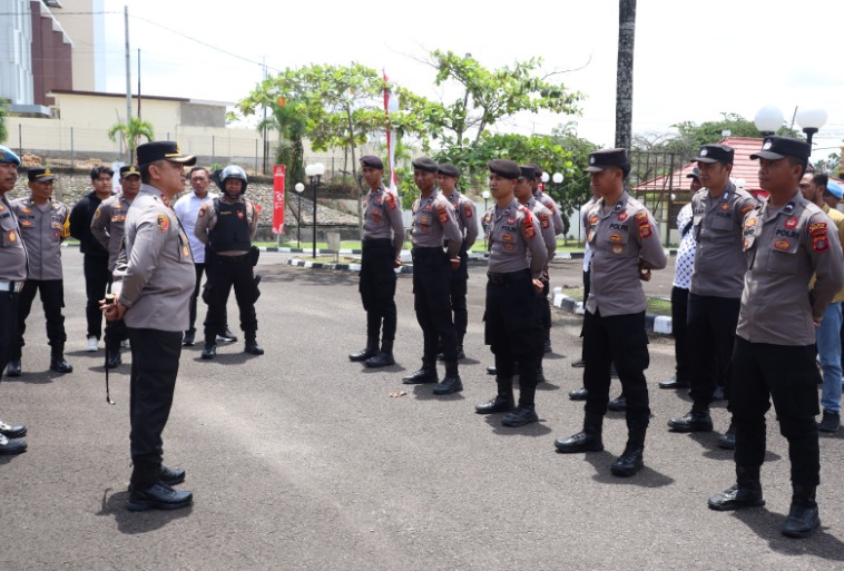 Pastikan Berjalan Kondusif, Kapolres Berau Pimpin Langsung Pengamanan Aksi Unjuk Rasa Mahasiswa Di Kantor DPRD Kab.Berau WhatsApp Image 2024 08 27 at 11.49.51