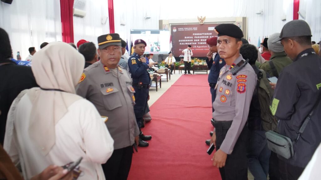 Polda Kaltim Laksanakan Pengamanan Pendaftaran Paslon Cagub dan Cawagub di KPU Kaltim WhatsApp Image 2024 08 28 at 10.56.29 413f9d66