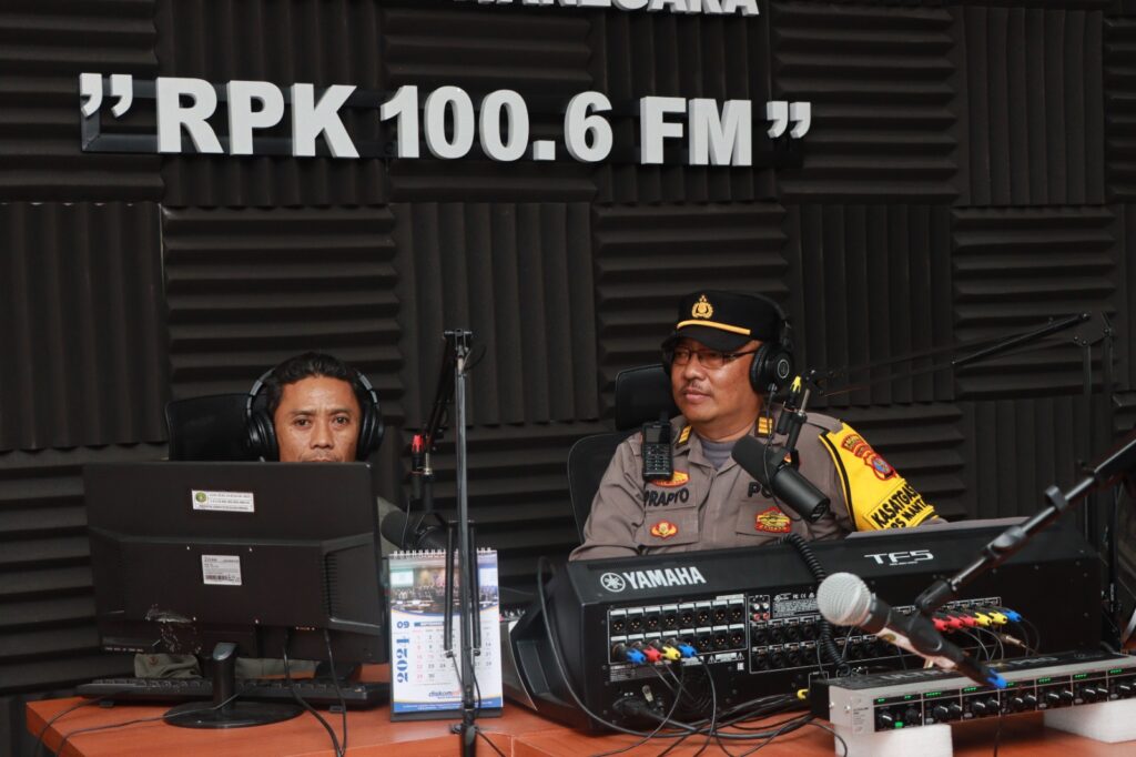 Dialog Di Radio RPK, Kasi Humas Polres Kukar Imbau Masyarakat Jaga Kamtibmas Jelang Pilkada Serentak 2024 WhatsApp Image 2024 08 30 at 10.31.45
