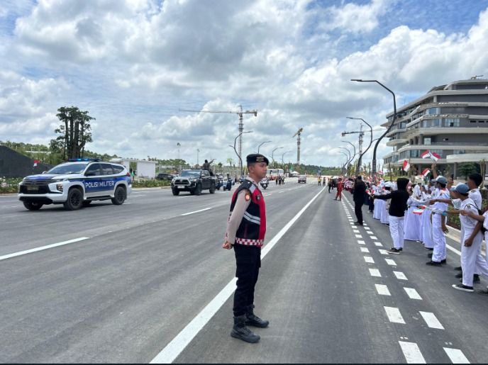 Polda Kaltim Gelar Pengamanan Kirab Pengembalian Bendera Pusaka dan Teks Proklamasi WhatsApp Image 2024 08 31 at 19.49.17