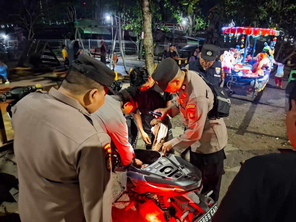 Polsek Kawasan Pelabuhan Samarinda Gelar KRYD, Jaga Kondusivitas Jelang Pemilukada 2024 IMG 20240928 WA0005 1024x768 1