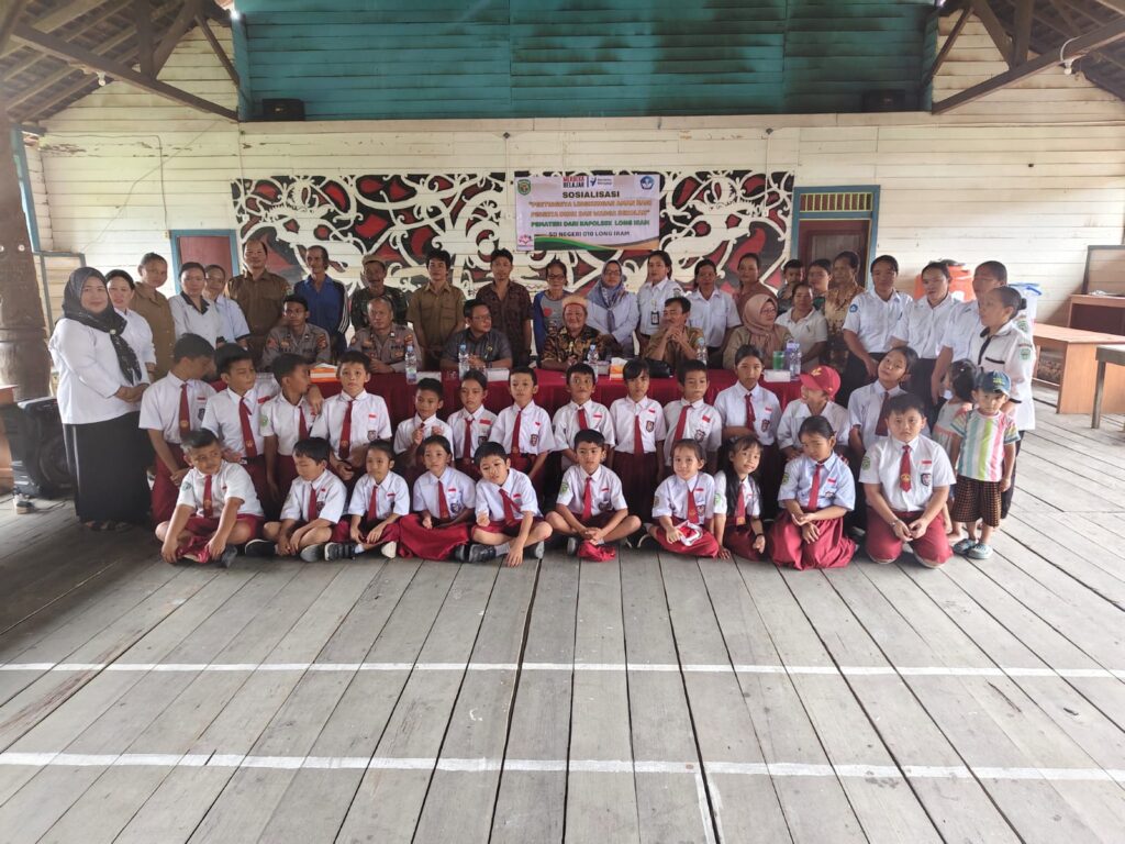 Polres Kubar Adakan Sosialisasi Sekolah Aman di SDN 010 Kampung Kalian Luar, Kecamatan Long Iram WhatsApp Image 2024 08 31 at 11.17.39 b1ea33c8