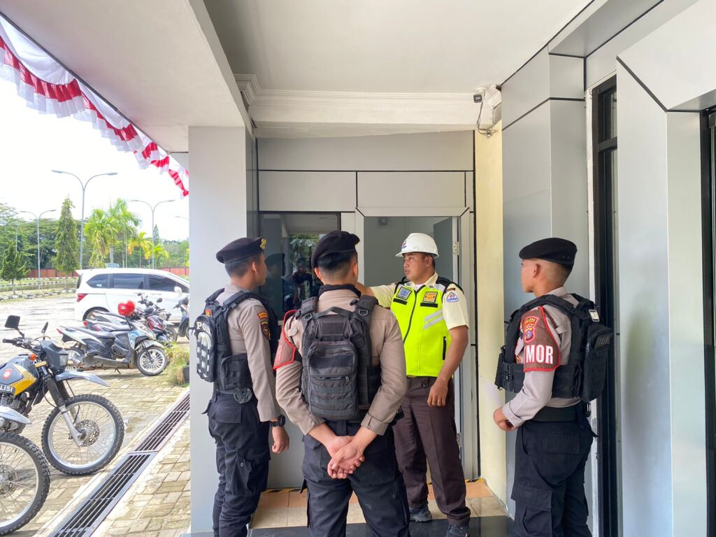 Patroli Rutin Sat Samapta Polres Kubar: Fokus pada Keamanan Objek Vital Perbankan WhatsApp Image 2024 09 03 at 11.41.43
