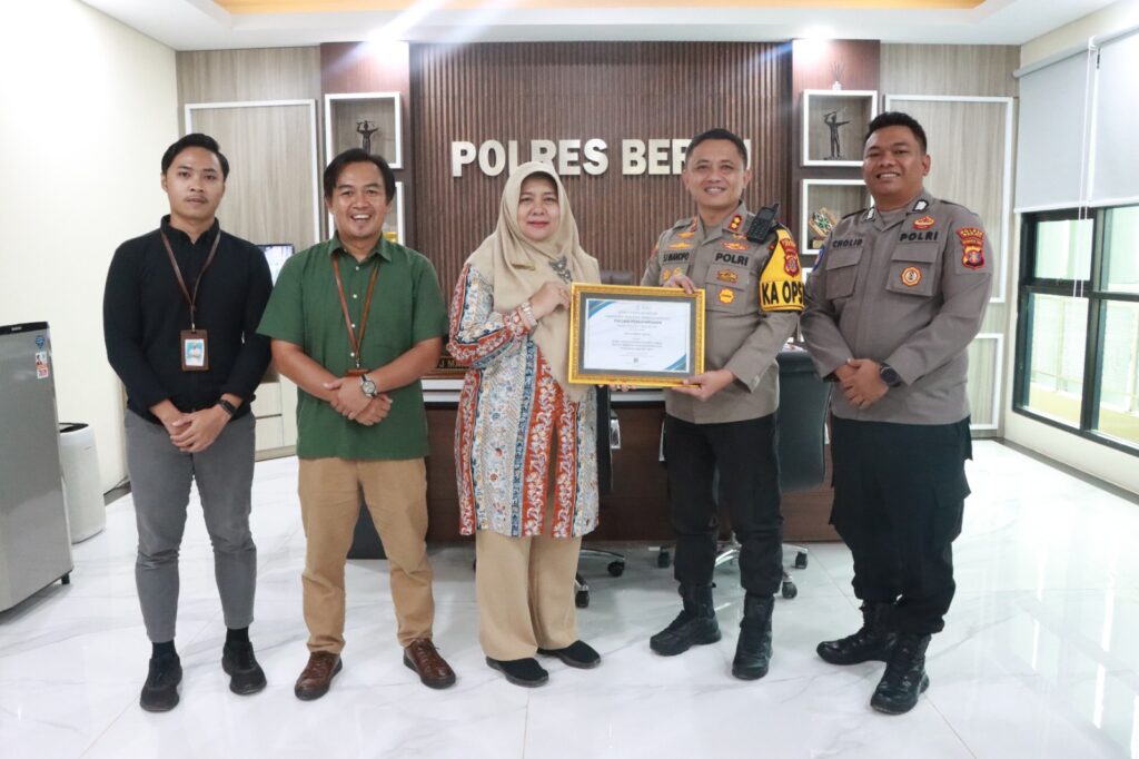 Polres Berau Raih Penghargaan IKPA Terbaik Semester I 2024 dari Kanwil DJPb Kaltim WhatsApp Image 2024 09 04 at 08.49.11