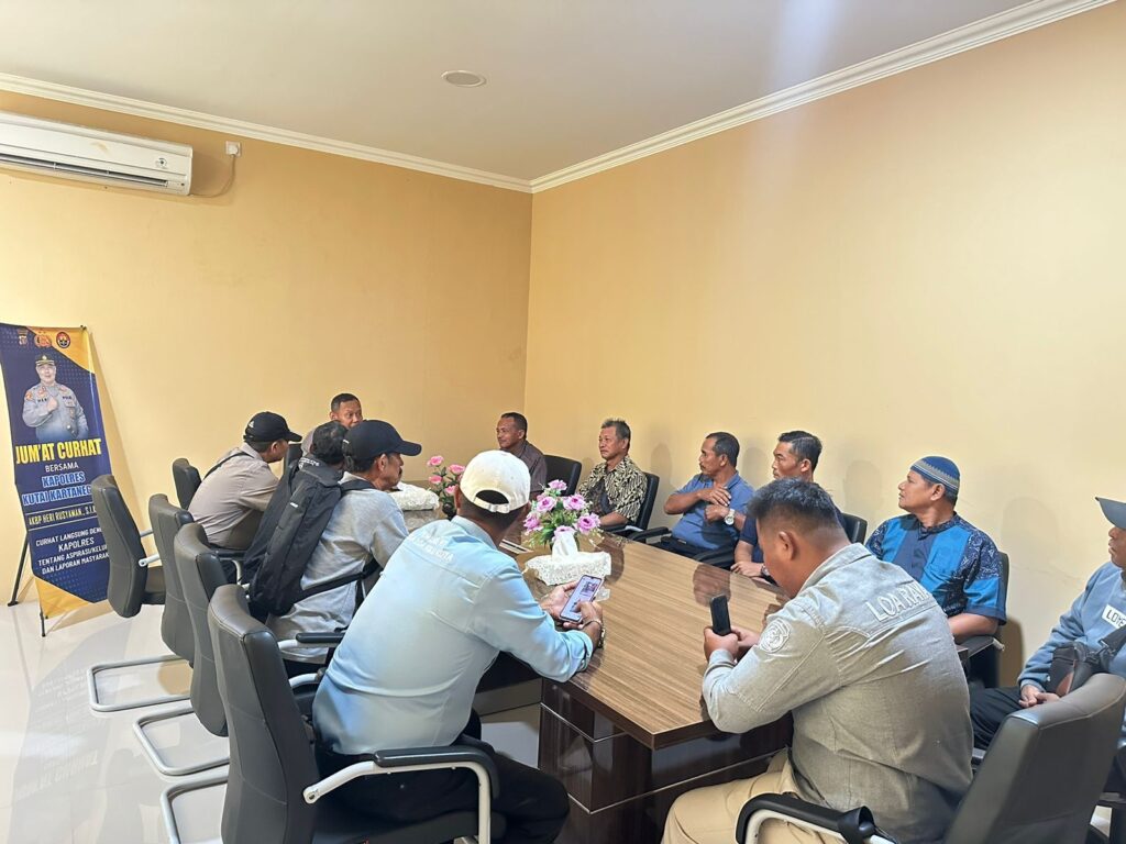Polres Kukar Gelar Jumat Curhat, Warga Sampaikan Keluhan Kamtibmas dan Lalu Lintas WhatsApp Image 2024 09 07 at 14.45.24