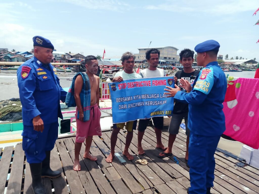 Peduli Terhadap Kelestarian Ekosistem Laut, Personel Ditpolairud Polda Kaltim Beri Himbauan Stop Destructive Fishing Kepada Masyarakat WhatsApp Image 2024 09 08 at 09.31.58
