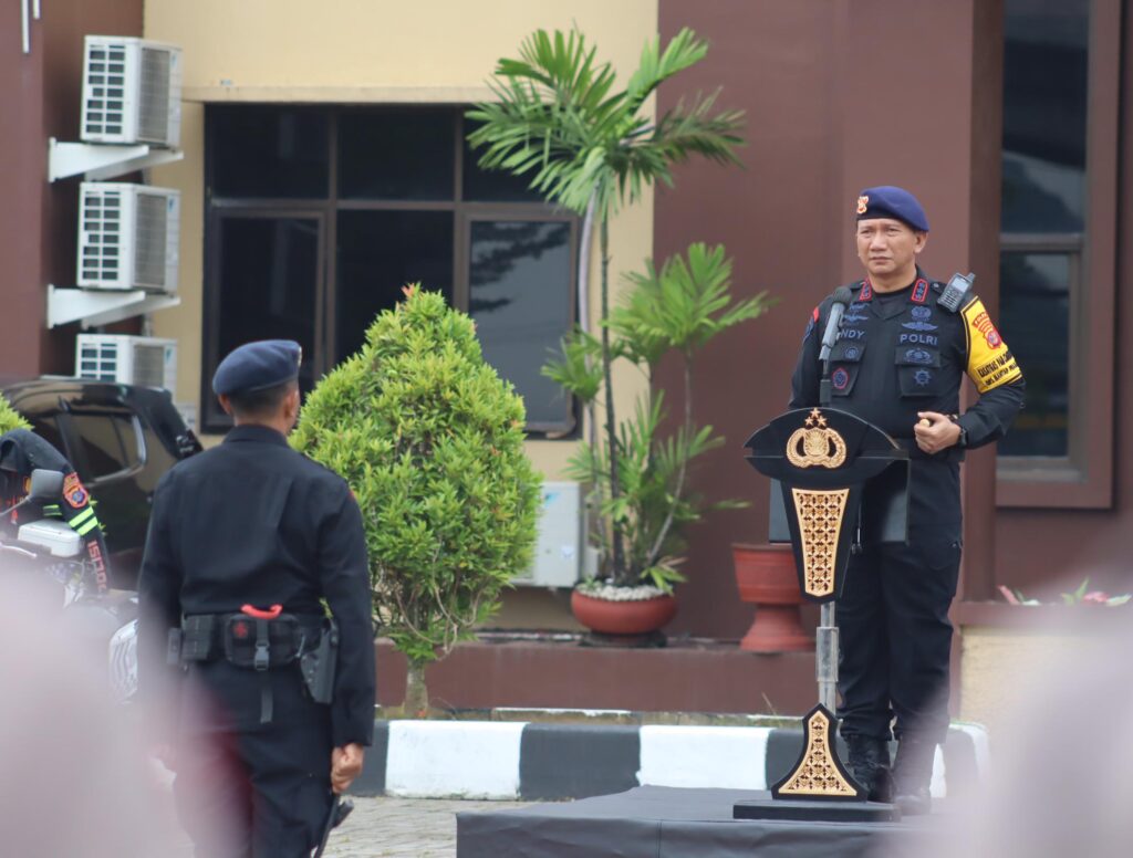 Dansat Brimob Kaltim Pimpin Apel Kesiapan Satgas PAM VIP MTQ Nasional ke-30 WhatsApp Image 2024 09 08 at 15.22.57 4f29ee05