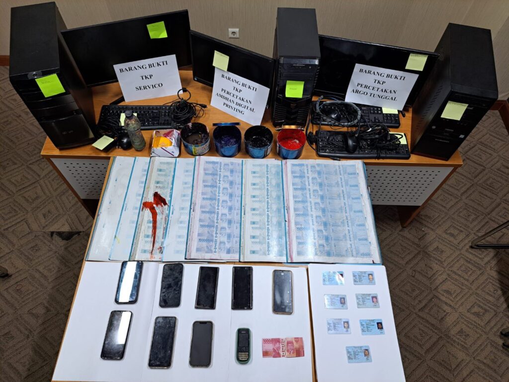 Bareskrim Gerebek Lokasi Percetakan Uang Palsu WhatsApp Image 2024 09 13 at 18.18.41