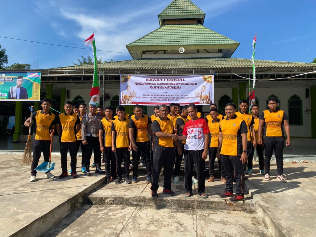 Polres Kukar Gelar Bhakti Sosial di Masjid Al-Muttaqin dalam Peringatan Maulid Nabi Muhammad SAW WhatsApp Image 2024 09 14 at 08.03.30 f016b43f