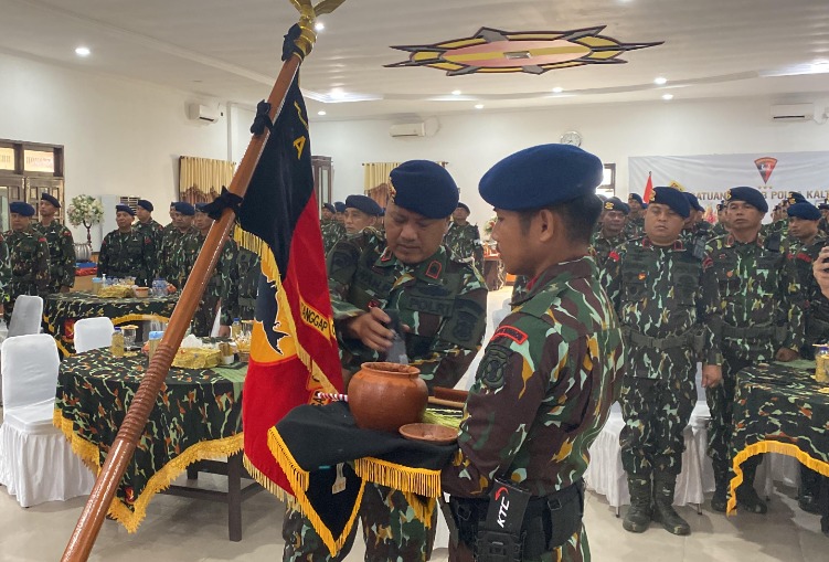Sat Brimob Polda Kaltim Gelar Upacara Penyucian Tunggul Batalyon Pelopor dalam Peringatan HUT Ke-65 Pasukan Pelopor WhatsApp Image 2024 09 15 at 11.04.12