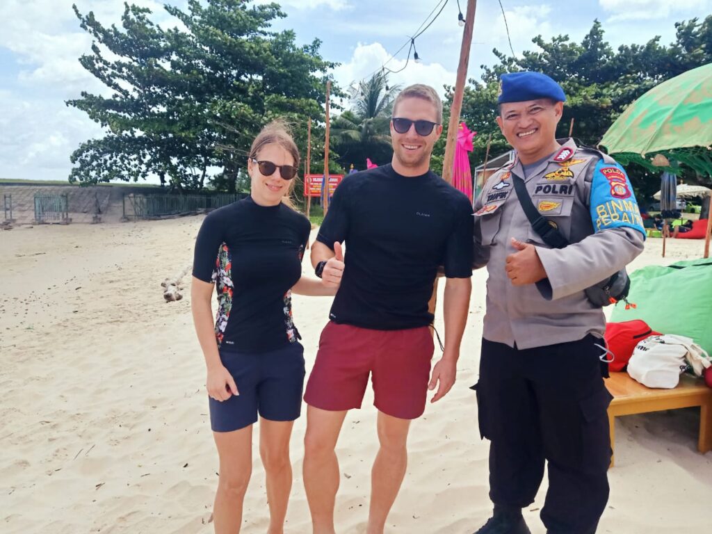 Kunjungi Pantai Kilang Mandiri dan Banua Patra Balikpapan, Personel Ditpolairud Polda Kaltim Himbau Pengunjung Utamakan Keselamatan WhatsApp Image 2024 09 15 at 15.33.42