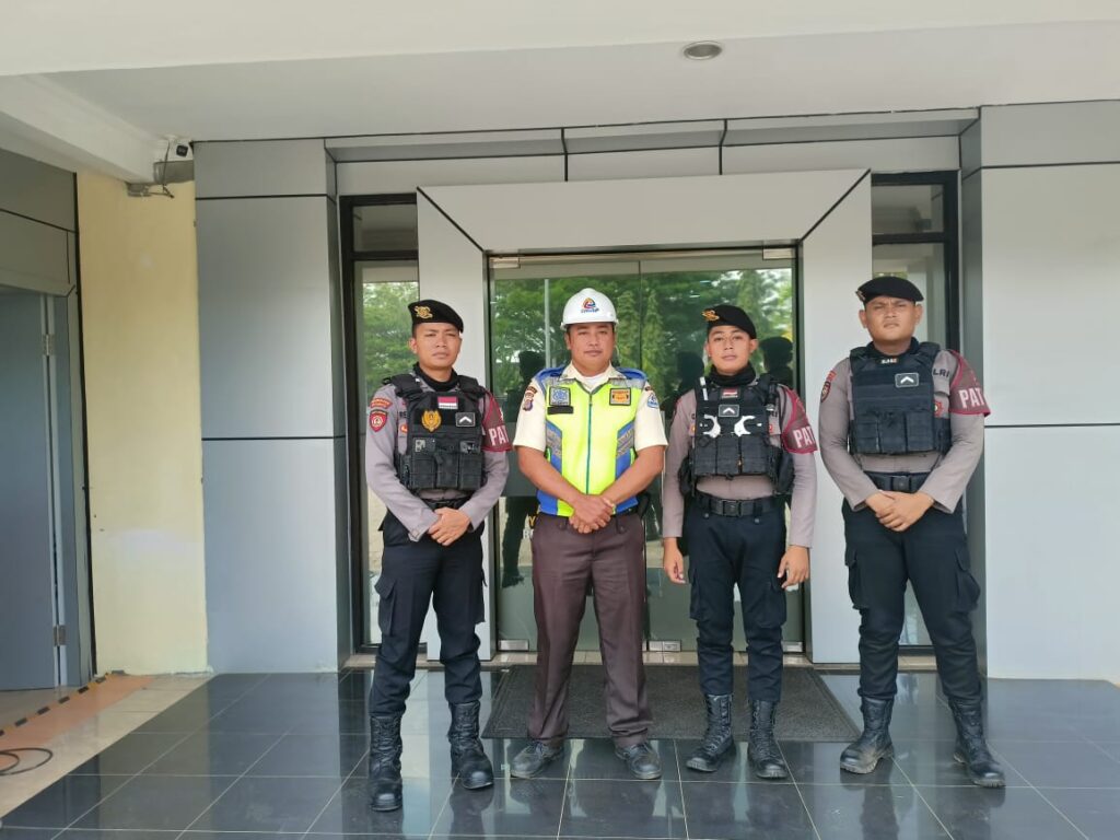 Personel Polres Kutai Barat Lakukan Cooling System untuk Jaga Keamanan Jelang Pilkada 2024 WhatsApp Image 2024 09 16 at 12.14.46