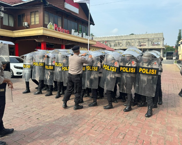Polres Kubar Gelar Latihan Dalmas untuk Tingkatkan Kesiapan Menjelang Pilkada 2024 WhatsApp Image 2024 09 19 at 13.23.02
