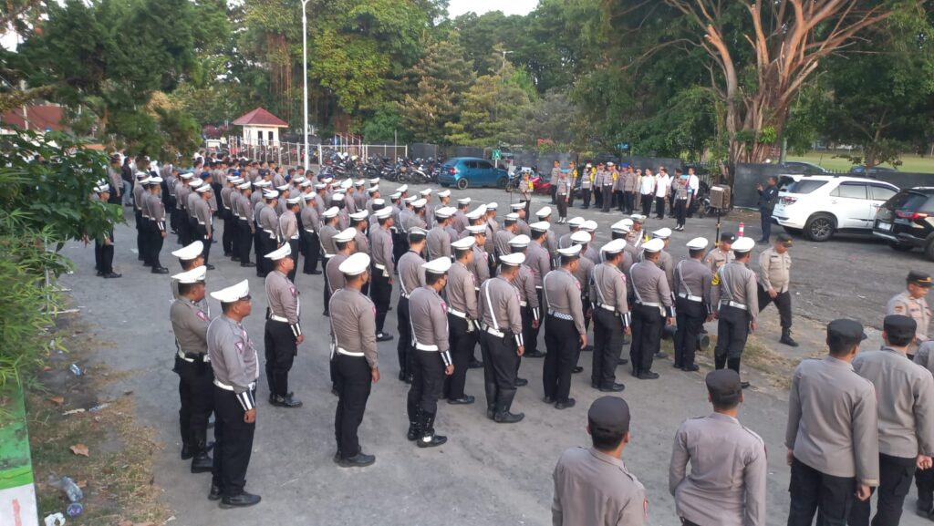 Ratusan Personel Polresta Balikpapan Siap Amankan Pengundian Nomor Urut Paslon Pilkada di Kantor KPUD Balikpapan WhatsApp Image 2024 09 23 at 11.15.39