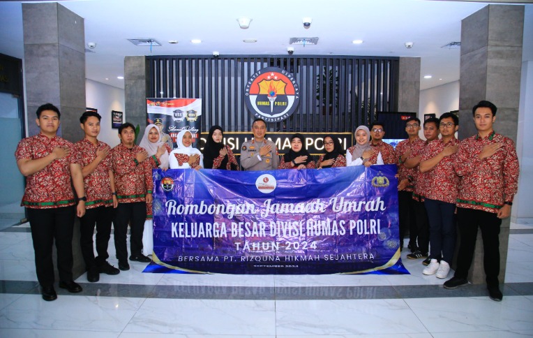 Jelang HUT Humas Polri, Irjen Pol Sandi Berangkatkan Anggotanya Umroh WhatsApp Image 2024 09 24 at 11.23.58