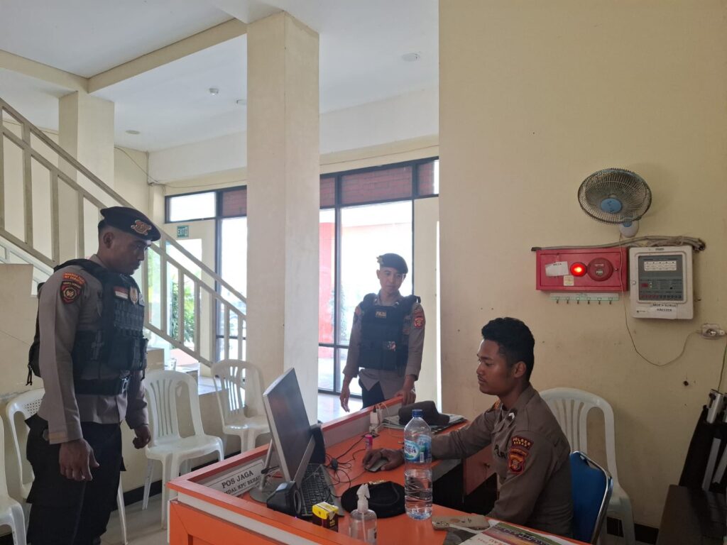 Sat Samapta Polres Berau Gelar Patroli Jaga Keamanan Gudang Logistik Pemilu WhatsApp Image 2024 09 24 at 12.45.07
