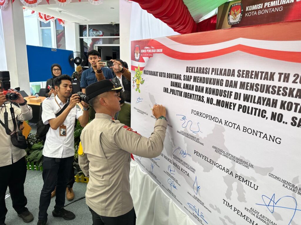 Kapolres Hadiri Deklarasi Damai Serta Pengundian dan Penetapan Nomor Urut Paslon Walikota dan Wakil Walikota Bontang WhatsApp Image 2024 09 24 at 13.23.52