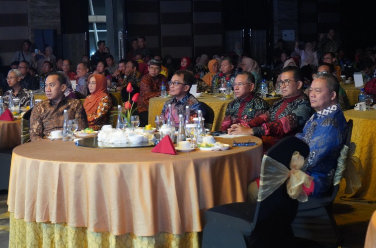 Beri Dukungan Terhadap Insan Pendidikan, Kabid Humas Polda Kaltim Hadiri Event Kaltim Education Awards Tahun 2024 WhatsApp Image 2024 09 24 at 14.03.24